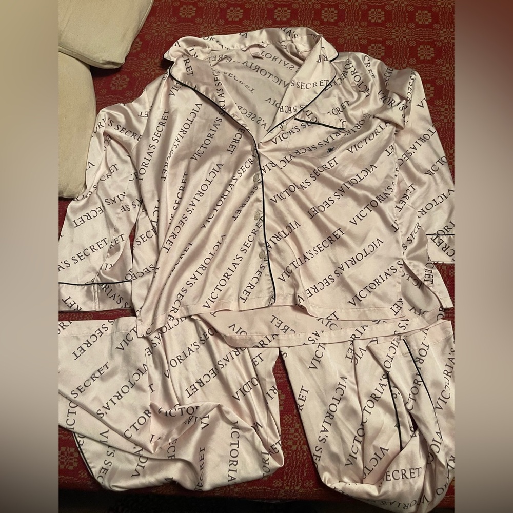 Victoria's Secret Women's Pajama Set - White and light pink